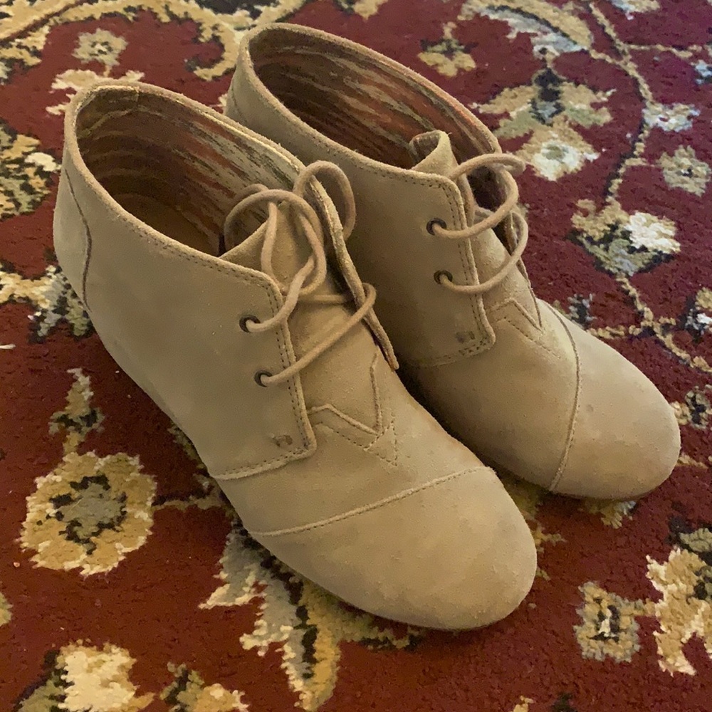 EUC Beige/taupe TOMS wedges